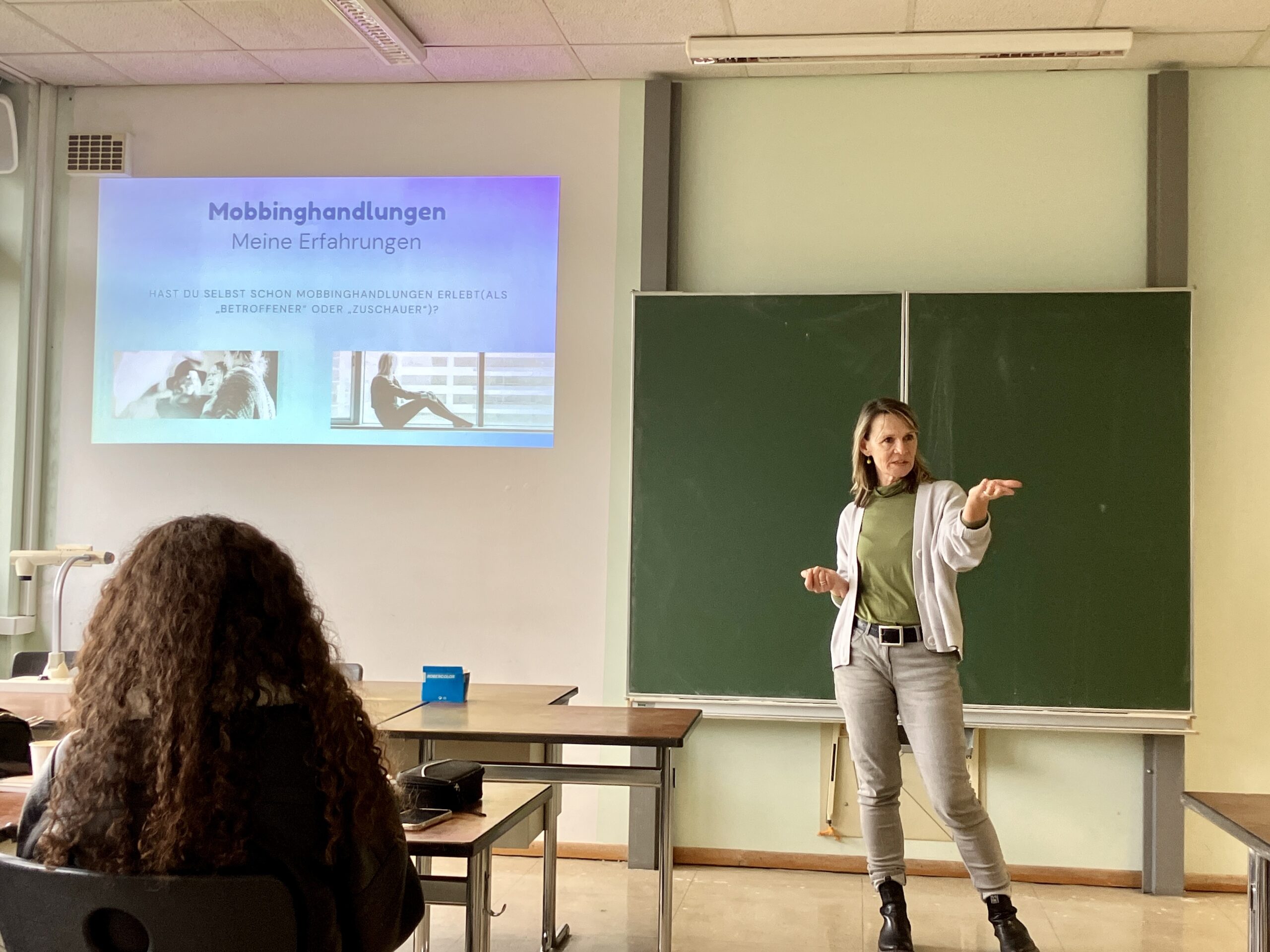 „Jeder kann Opfer von Mobbing werden und jeder kann etwas tun, um Mobbing zu beenden!“ Vortrag unserer Schulsozialpädagogin Frau Reeg-Hübsch