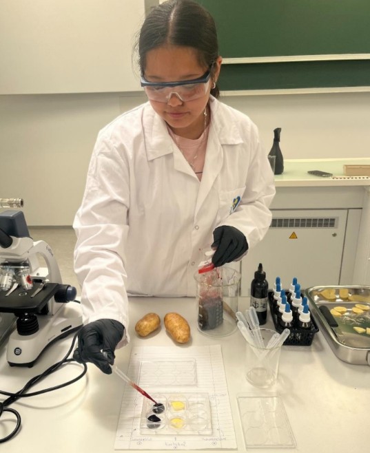 FOSBOS Schüler in wissenschaftlichen Gefilden