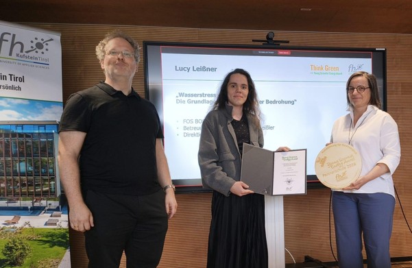 Lucy Leißner wird mit dem Young Scientist Energy Award 2026 der FH Kufstein ausgezeichnet